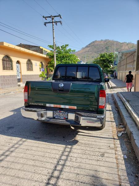 Nissan Frontier • 2004 • 240,000 km 1