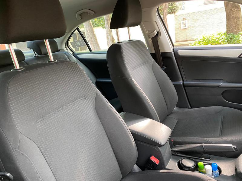 Volkswagen Jetta • 2015 • 65,000 km 5