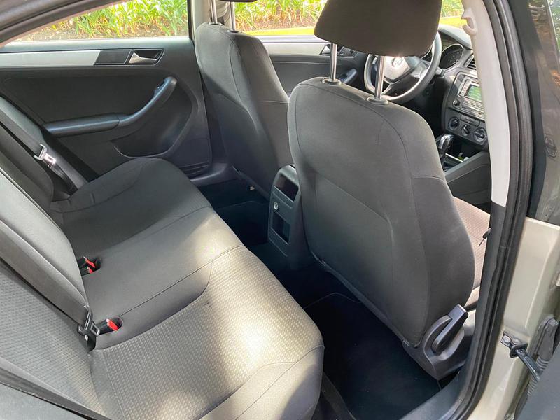 Volkswagen Jetta • 2015 • 65,000 km 2