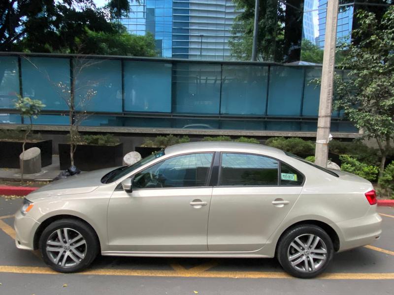 Volkswagen Jetta • 2015 • 65,000 km 1