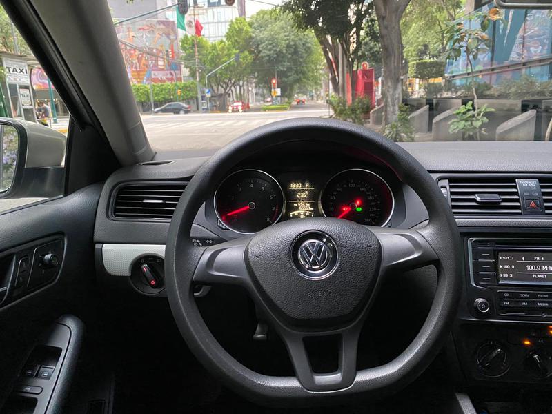 Volkswagen Jetta • 2015 • 65,000 km 9