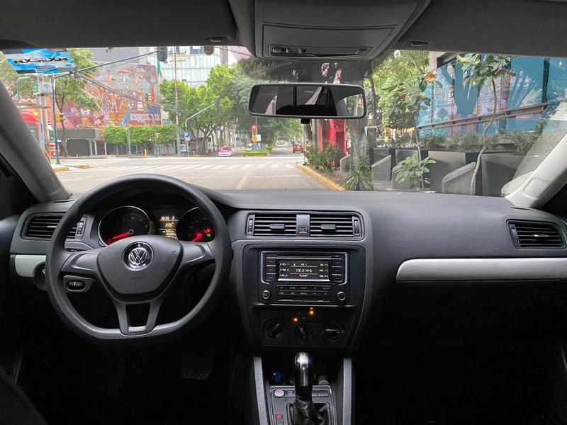 Volkswagen Jetta • 2015 • 65,000 km 4