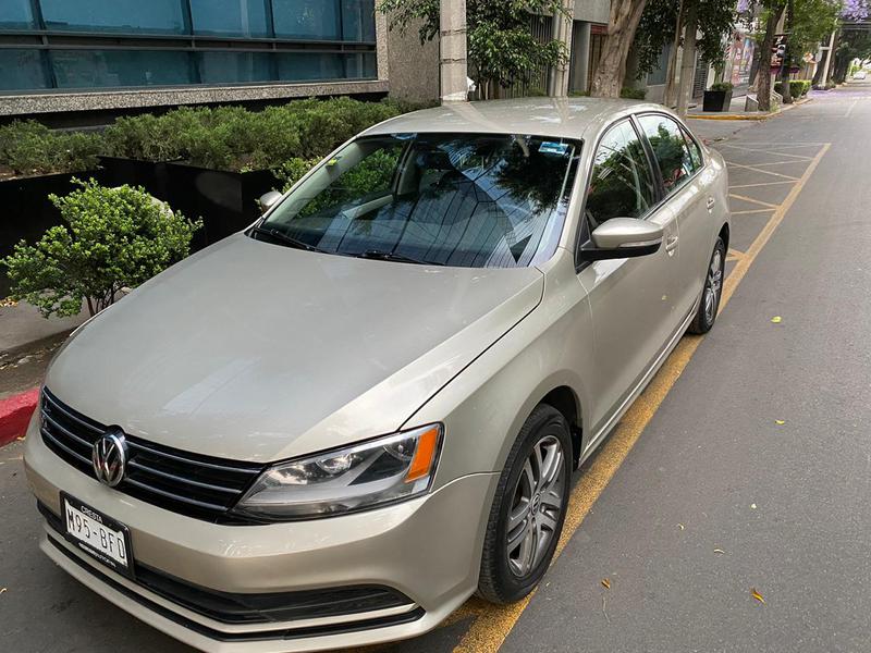 Volkswagen Jetta • 2015 • 65,000 km 10