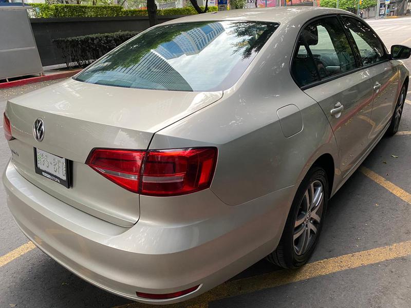 Volkswagen Jetta • 2015 • 65,000 km 6