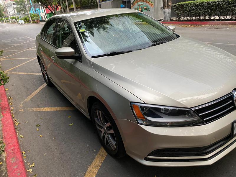 Volkswagen Jetta • 2015 • 65,000 km 3