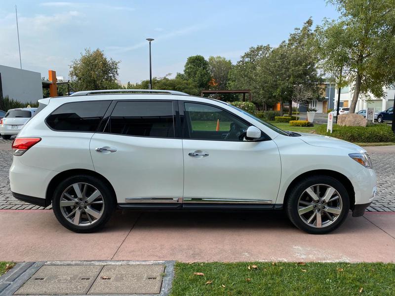 Nissan Pathfinder • 2015 • 99,000 km 8