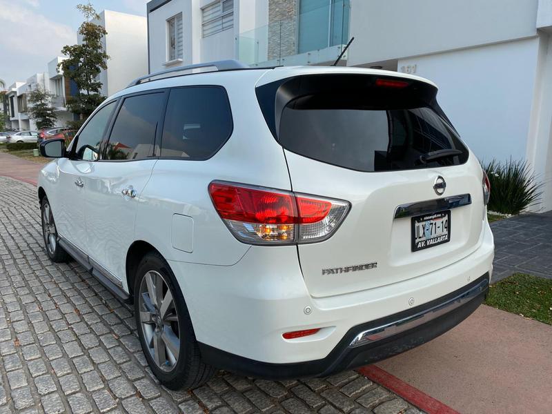 Nissan Pathfinder • 2015 • 99,000 km 9