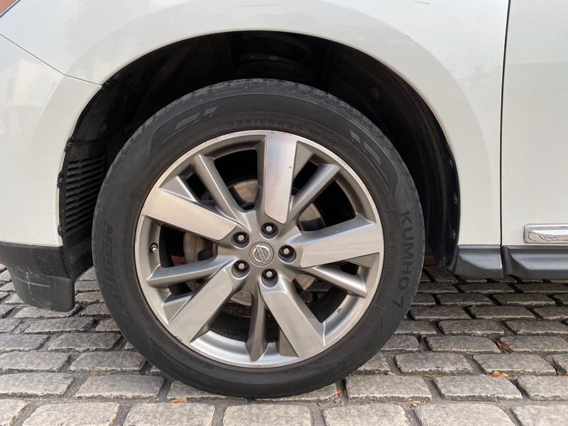 Nissan Pathfinder • 2015 • 99,000 km 6