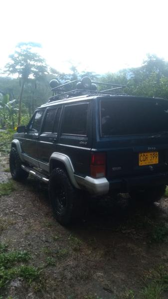 Jeep Cherokee • 1993 • 200,000 km 9