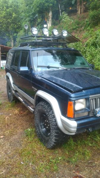 Jeep Cherokee • 1993 • 200,000 km 3