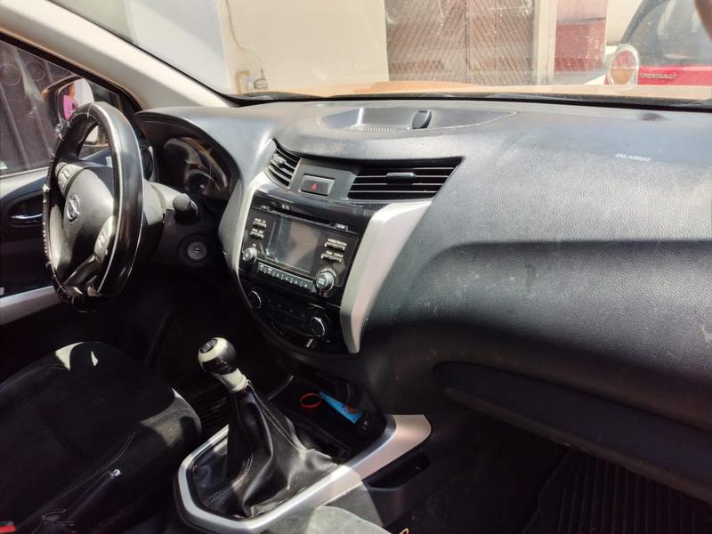 Nissan Np300 frontier • 2017 • 115,000 km 2