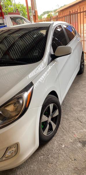 Hyundai Accent • 2012 • 80,000 km 3