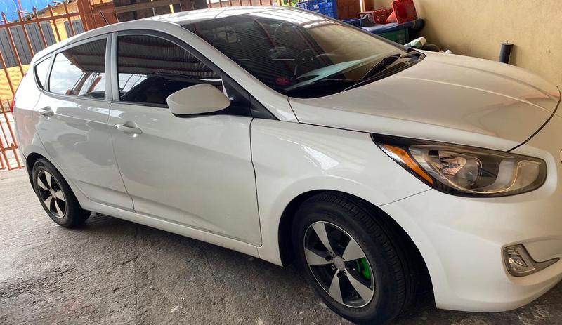 Hyundai Accent • 2012 • 80,000 km 10