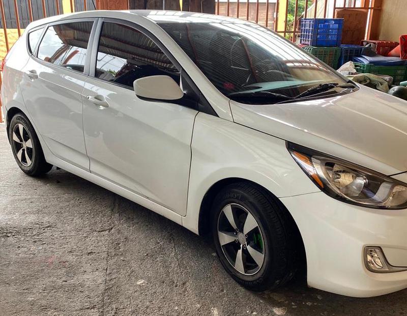 Hyundai Accent • 2012 • 80,000 km 2