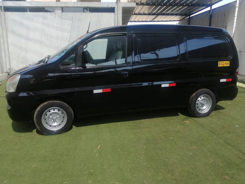 Hyundai H1 • 2007 • 180,000 km 3