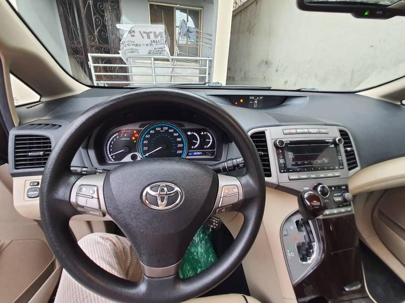 Toyota Camry • 2011 • 108 km 12
