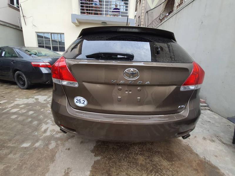 Toyota Camry • 2011 • 108 km 6