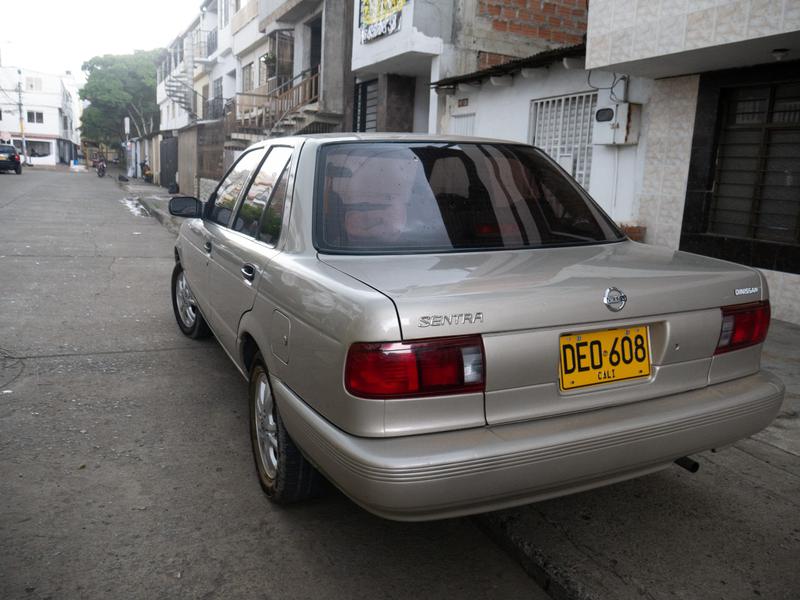 Nissan Sentra • 2012 • 64,502 km 2