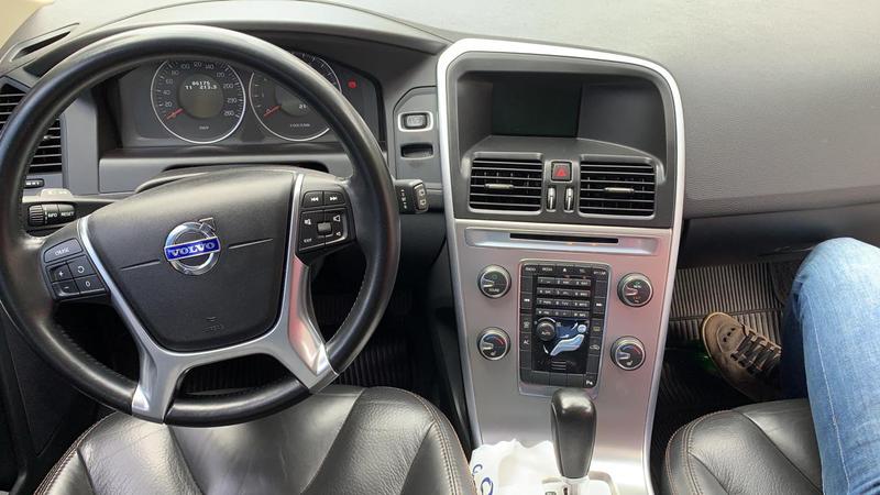 Volvo XC60 • 2011 • 86,000 km 1