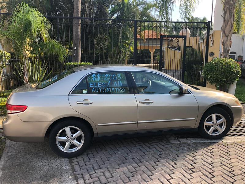 Honda Accord • 2003 • 200,000 km 4