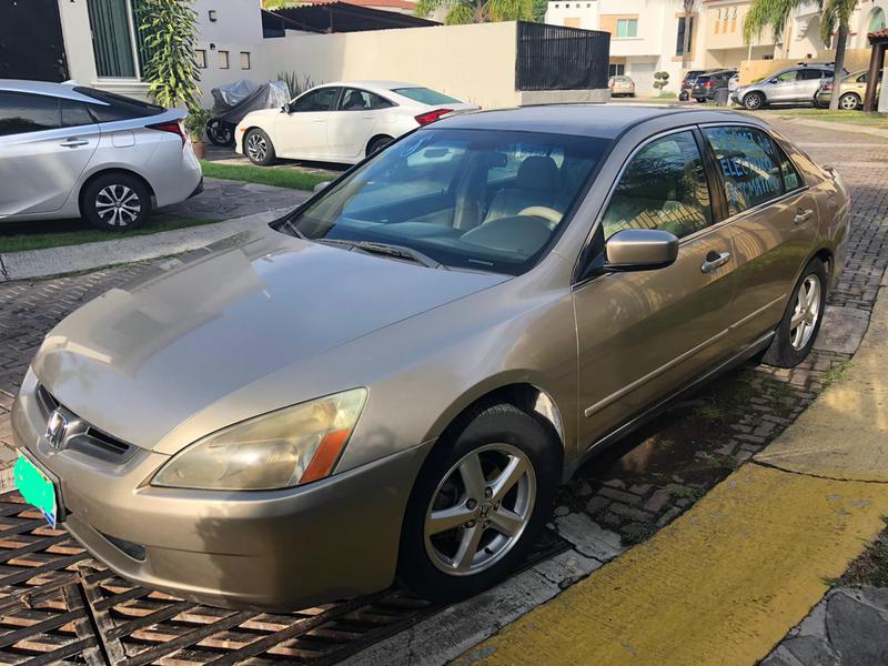 Honda Accord • 2003 • 200,000 km 2