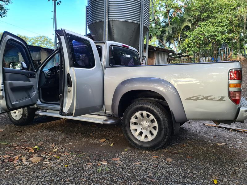 Mazda BT • 2008 • 276,000 km 1