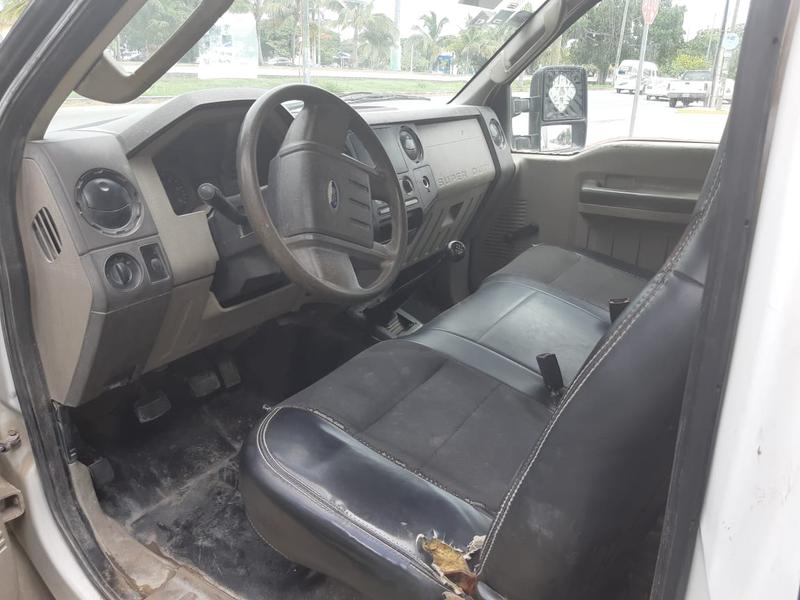 Ford 350 • 2008 • 130,000 km 1