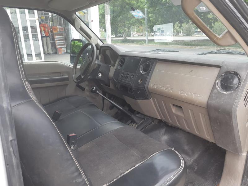 Ford 350 • 2008 • 130,000 km 4