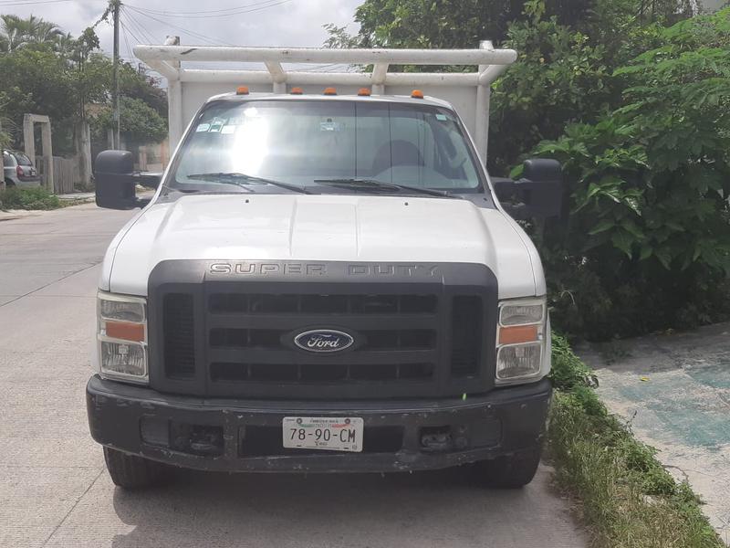Ford 350 • 2008 • 130,000 km 3