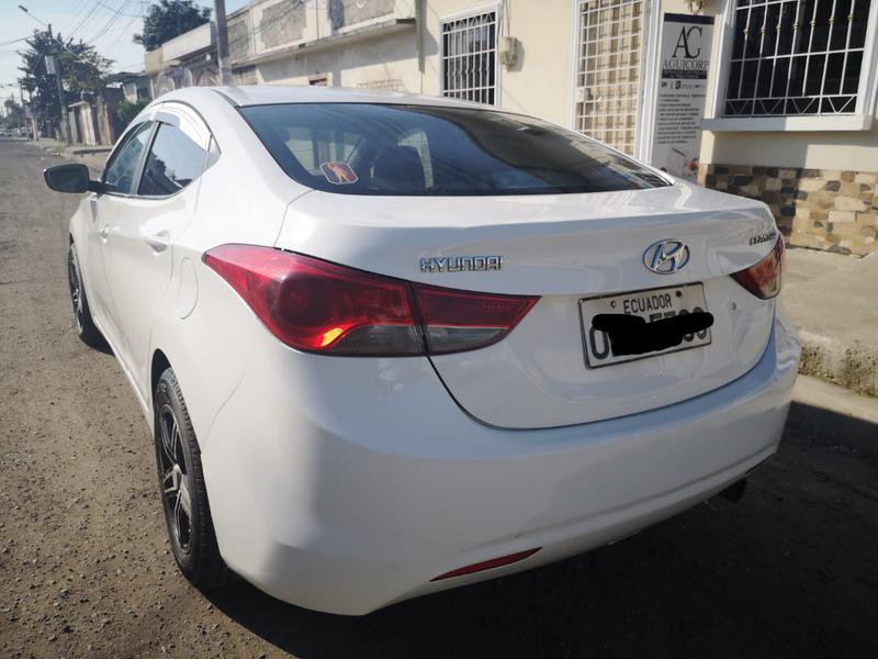 Hyundai Elantra • 2012 • 200,000 km 8