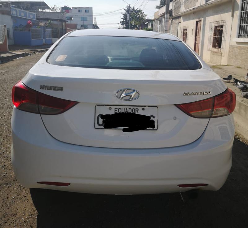 Hyundai Elantra • 2012 • 200,000 km 11