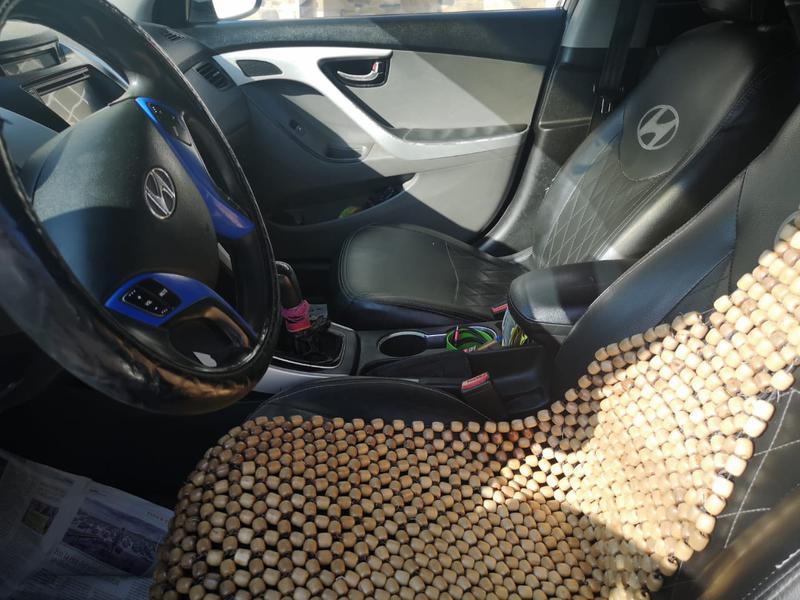 Hyundai Elantra • 2012 • 200,000 km 3