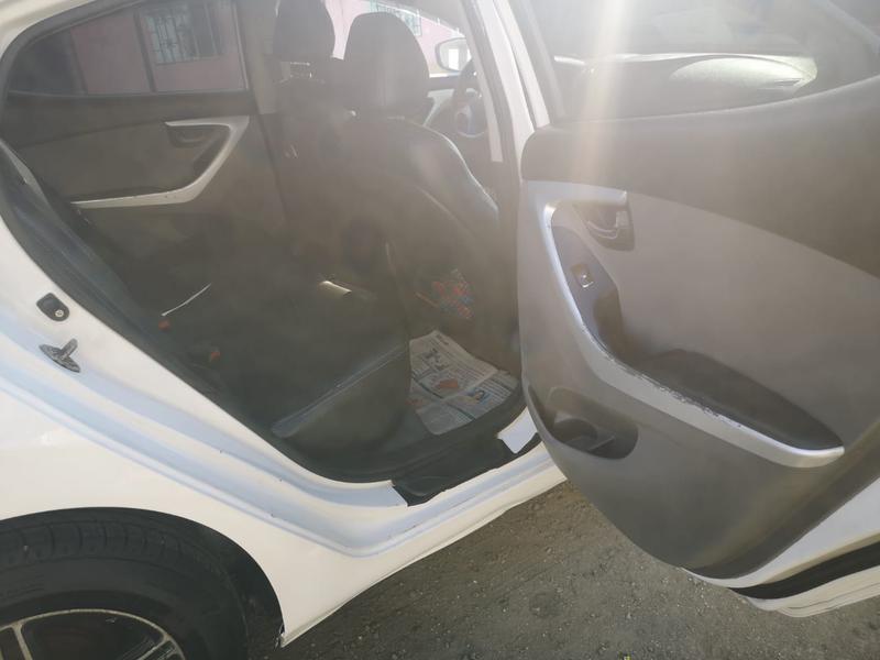 Hyundai Elantra • 2012 • 200,000 km 7