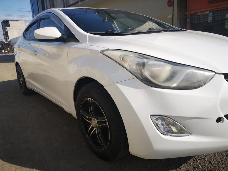 Hyundai Elantra • 2012 • 200,000 km 5