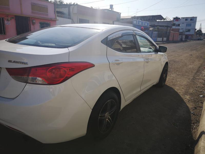 Hyundai Elantra • 2012 • 200,000 km 9
