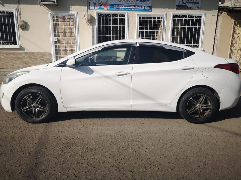 Hyundai Elantra • 2012 • 200,000 km 12