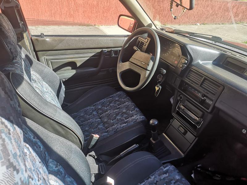 Mazda 323 • 1997 • 250,000 km 2