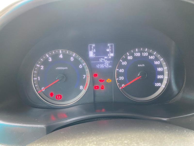 Hyundai Accent • 2015 • 124,000 km 6