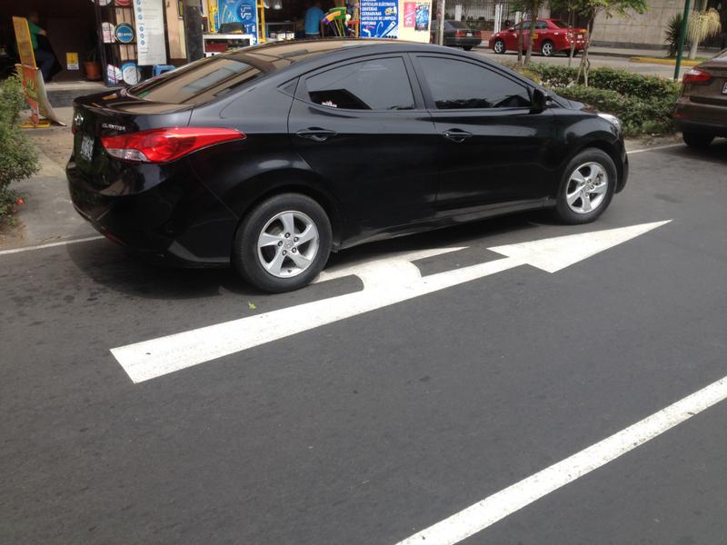 Hyundai Elantra • 2012 • 95,000 km 2