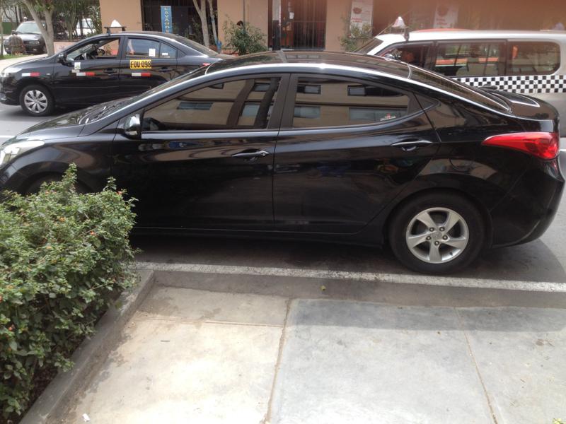 Hyundai Elantra • 2012 • 95,000 km 3