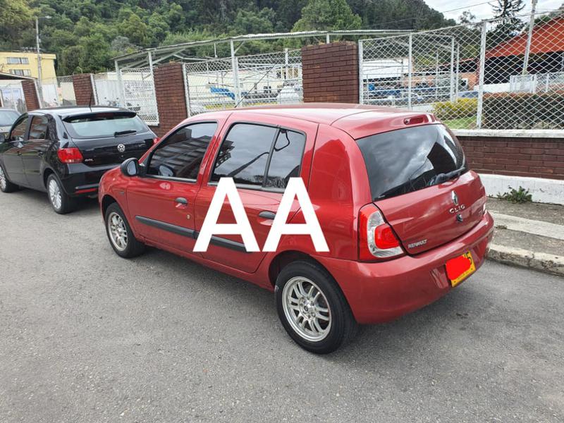 Renault Clio • 2016 • 59,800 km 10