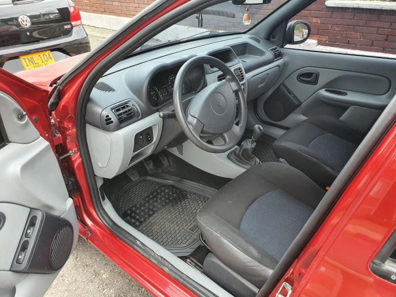 Renault Clio • 2016 • 59,800 km 2