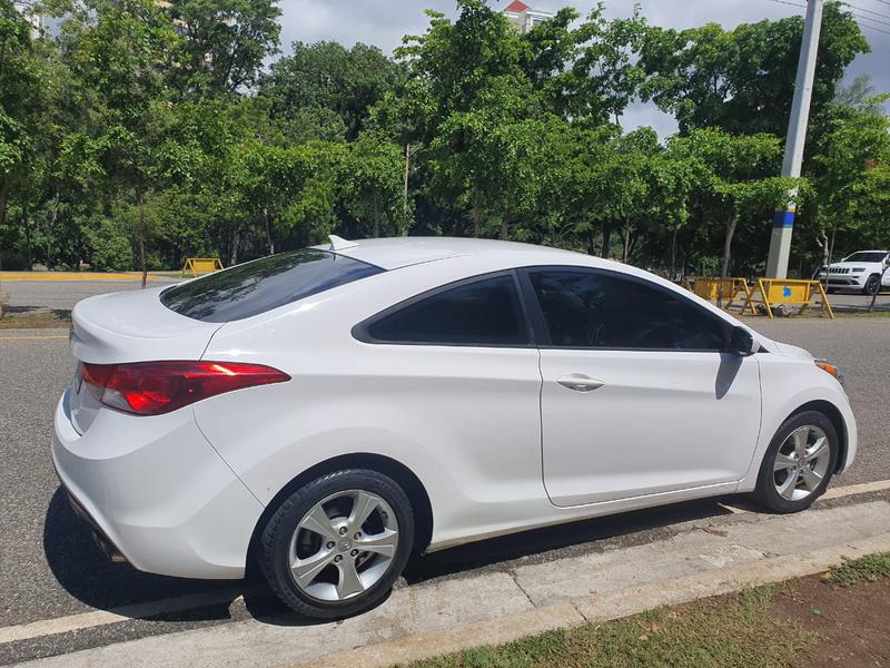 Hyundai Elantra • 2013 • 159,000 km 3