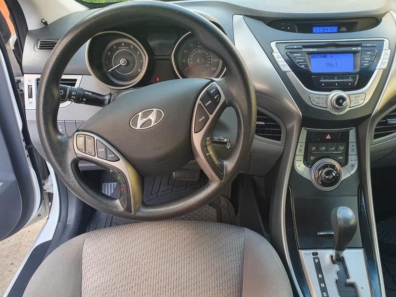 Hyundai Elantra • 2013 • 159,000 km 4
