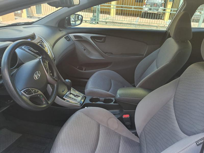 Hyundai Elantra • 2013 • 159,000 km 1