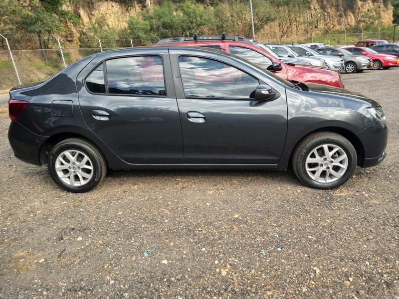 Renault Logan • 2016 • 14,700 km 4