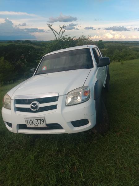 Mazda BT • 2013 • 360,000 km 4