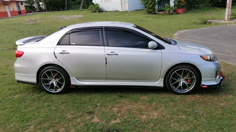 Toyota Corolla • 2013 • 23 km 6