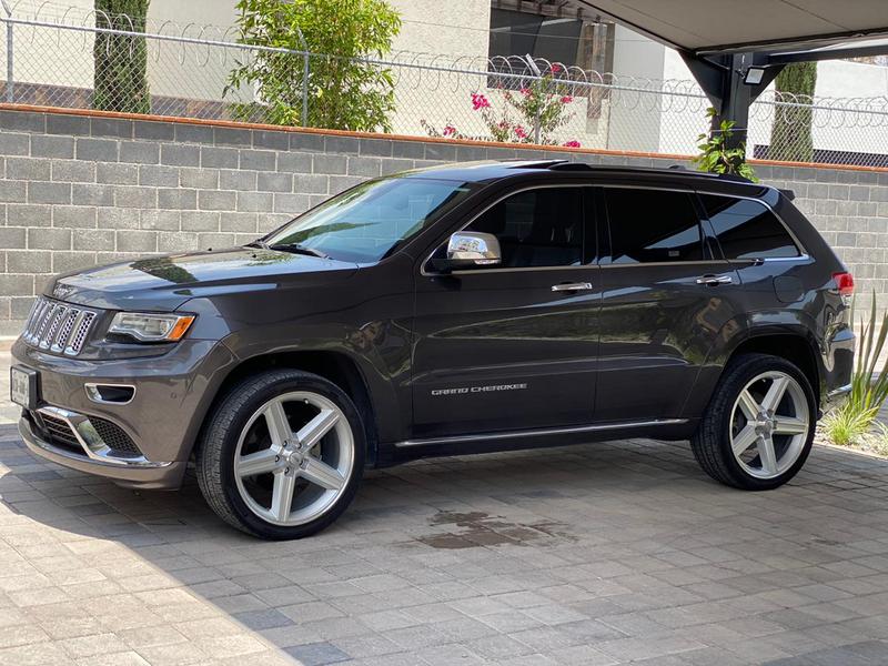 Jeep Cherokee • 2015 • 56,900 km 2