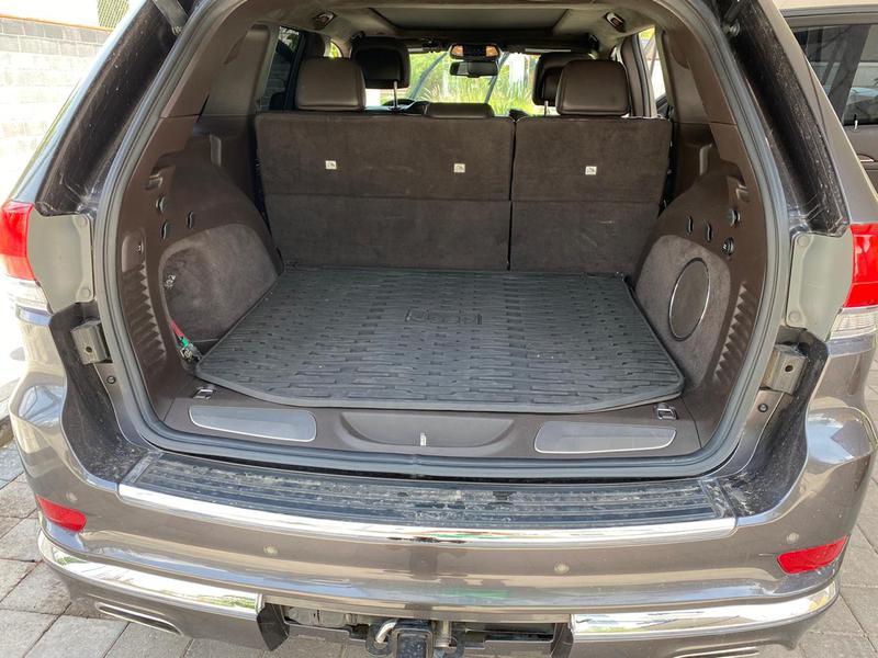 Jeep Cherokee • 2015 • 56,900 km 4